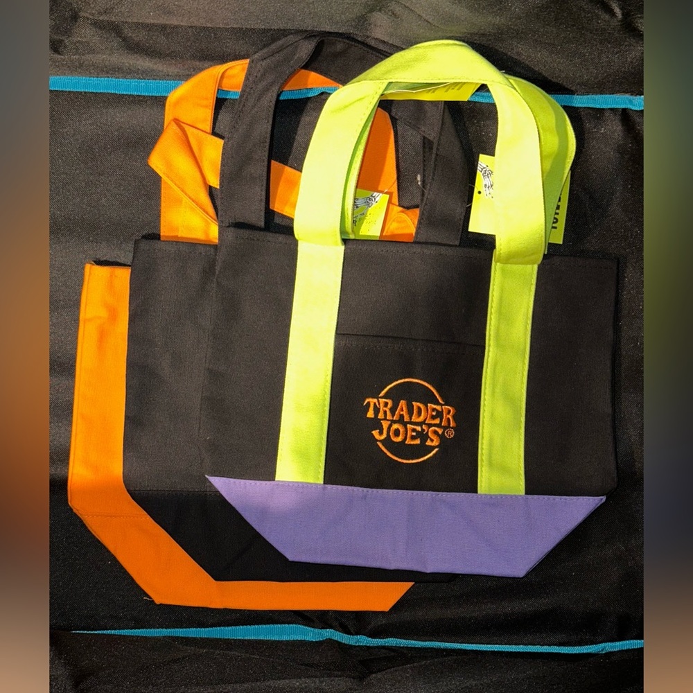 FREE WITH $15 Purchase (1) Trader Joeโs Trick Or Treat Mini Canvas Tote Bag NWT - Picture 5 of 7